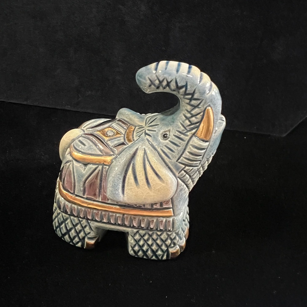 Handcrafted Artesanía Rinconada Elephant Trinket Box with Hidden Elephant Charm